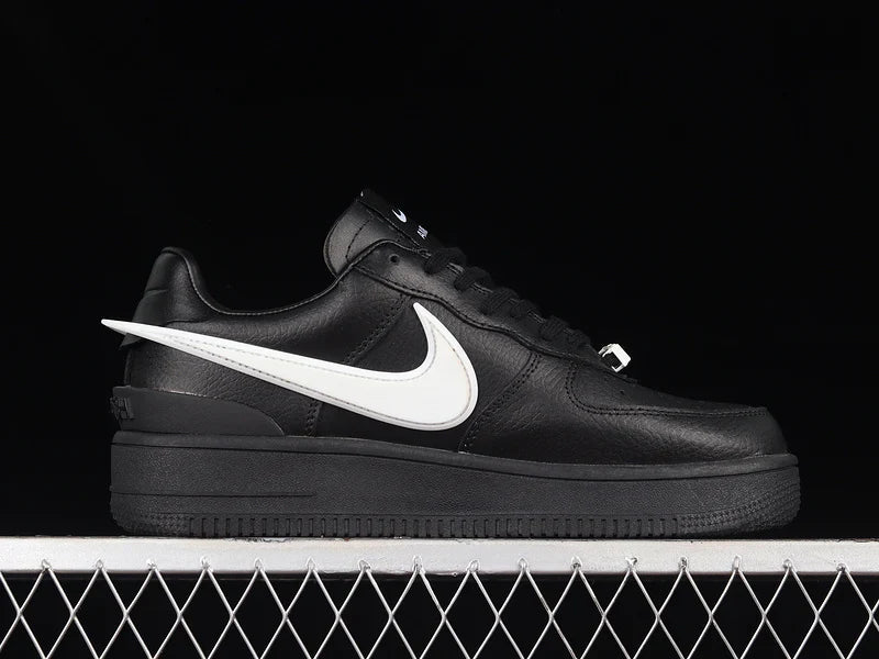 Air Force 1 Low SP AMBUSH "All Black/White"