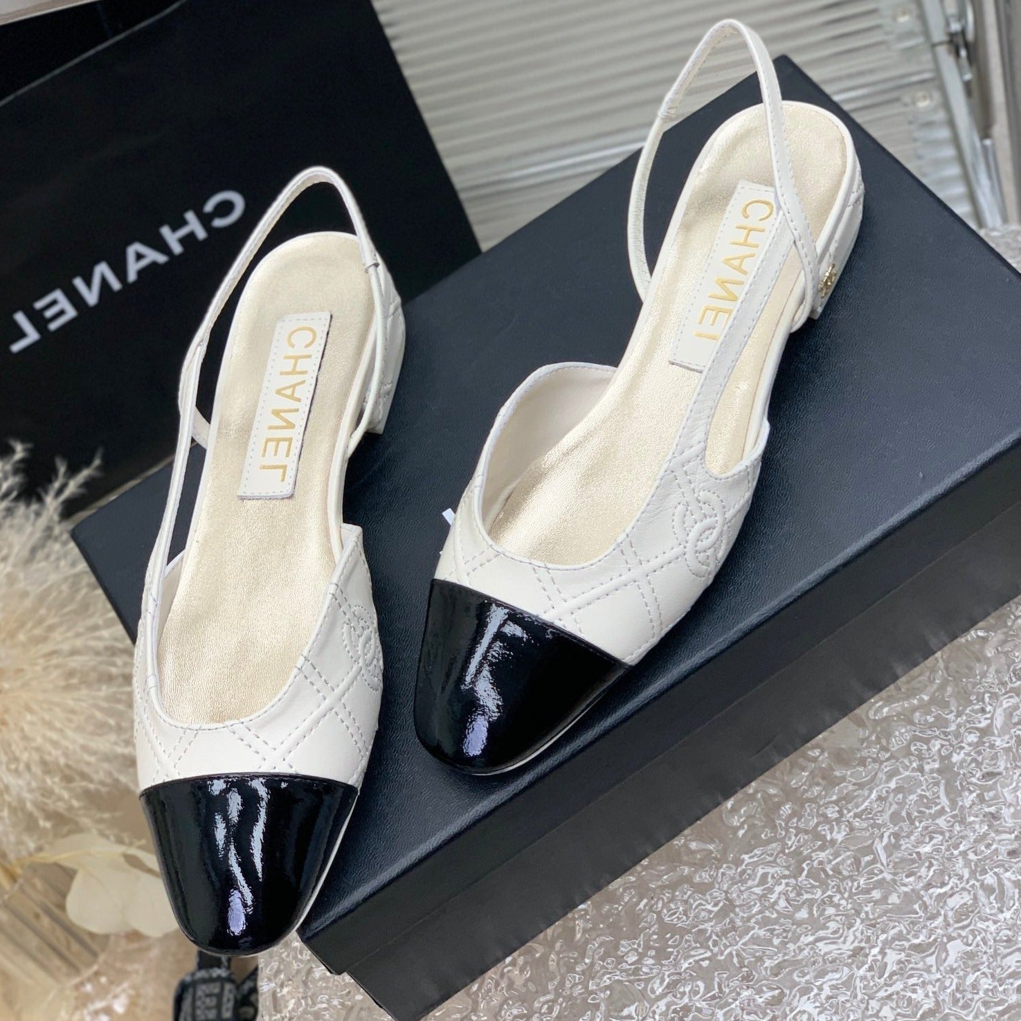 CHANEL SLINGBACKS 20 WHITE MIX BLACK CALFSKIN