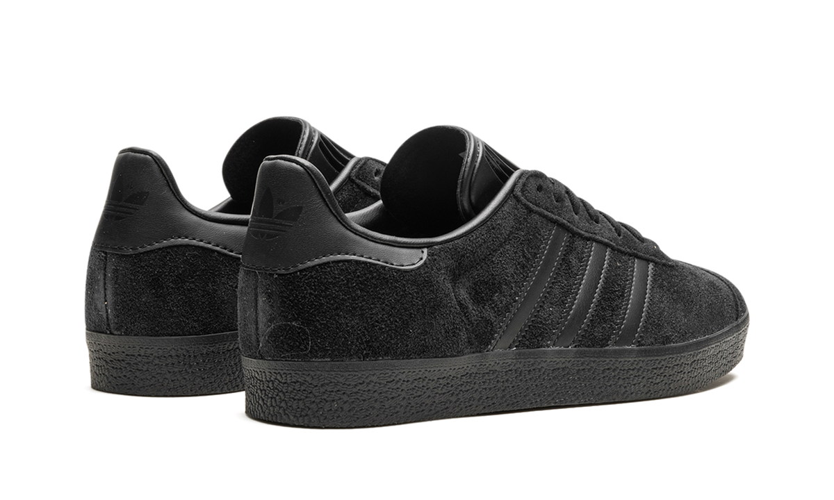 Gazelle "Triple Black" CQ2809