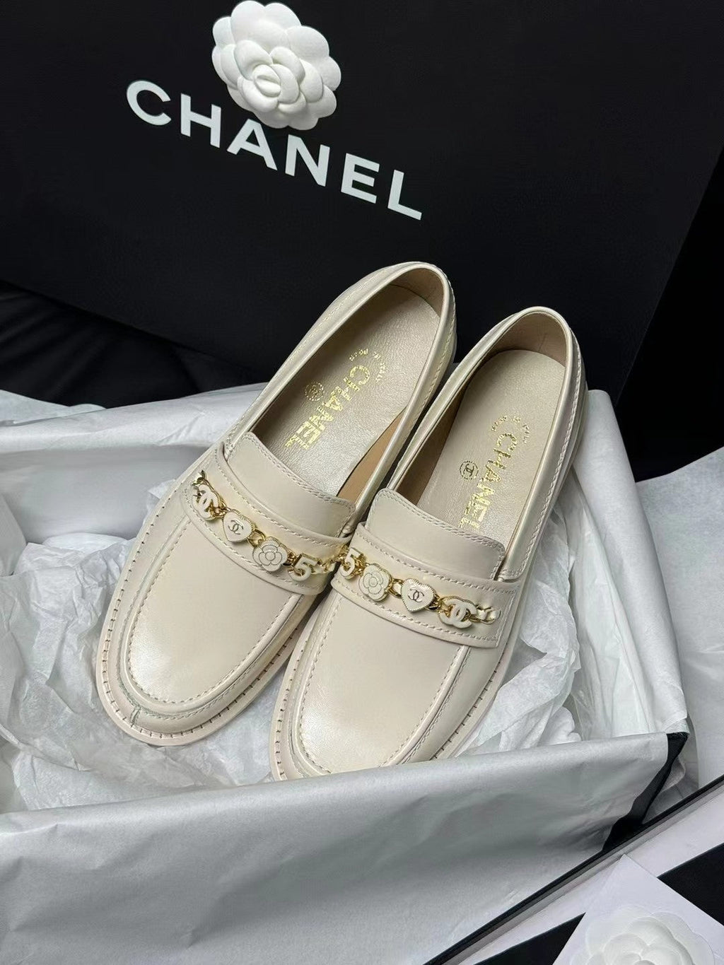 CHANEL LOAFERS WHITE QUILTED CALFSKIN