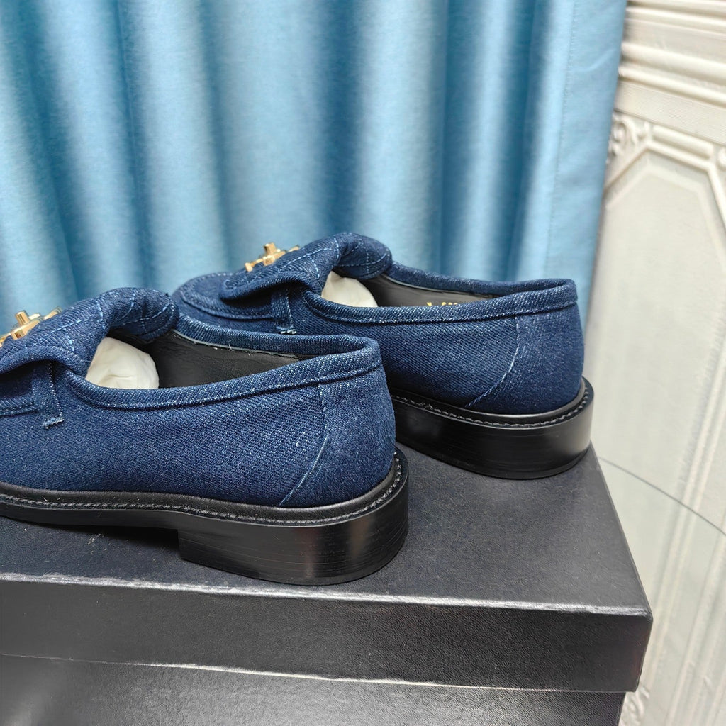 CHANEL MOASINS NAVY BLUE QUILTED LAMBSKIN